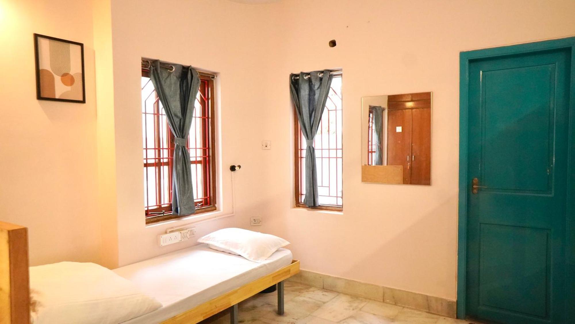 Roambay - Gokulam Hostel Mysore Ngoại thất bức ảnh